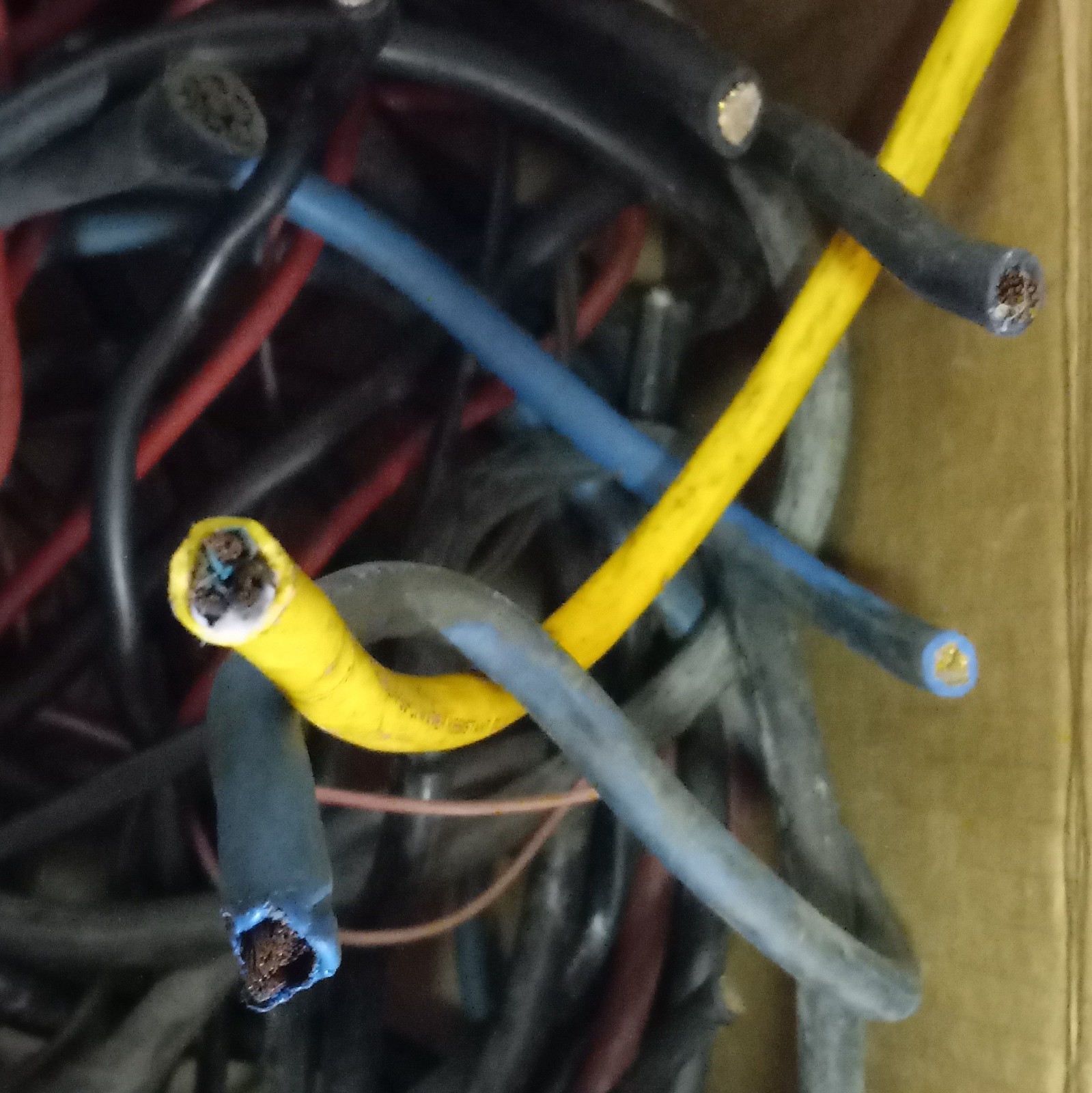 9 Pound 6 oz box full thick Insulated Copper Wire Scrap #4